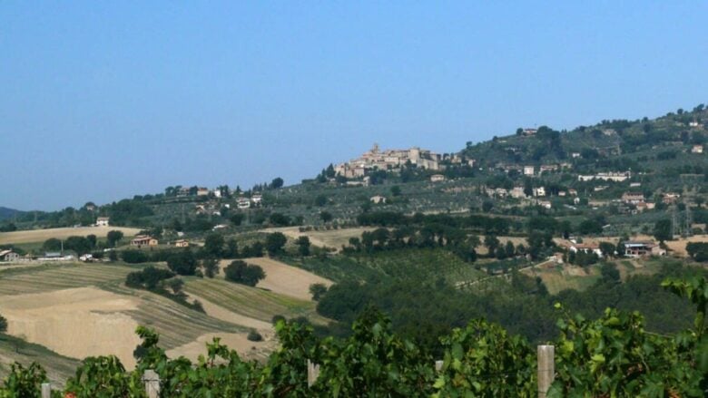 Lo chiamano il borgo dei castelli ed è una bellezza Umbra da scoprire subito!