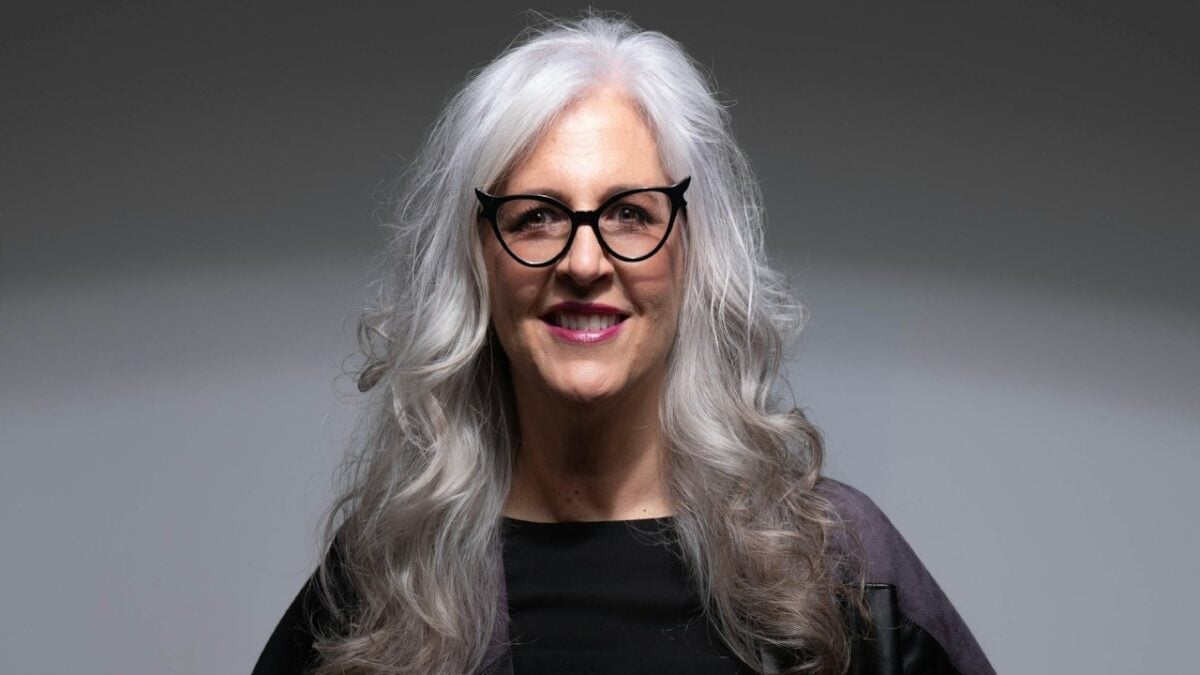 Primi capelli bianchi? I tagli che valorizzano la tua nuova nuance con eleganza Primi capelli bianchi? I tagli che valorizzano la tua nuova nuance con eleganza