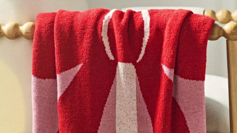 Le coperte d’arredo di Anthropologie che trasformano la casa in un rifugio d’inverno: morbide, chic e irresistibili