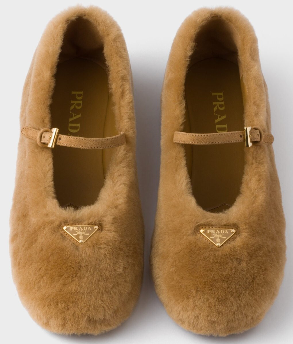 Le ballerine fluffy, comode e glam, si confermano le scarpe must have dell’Inverno 2025