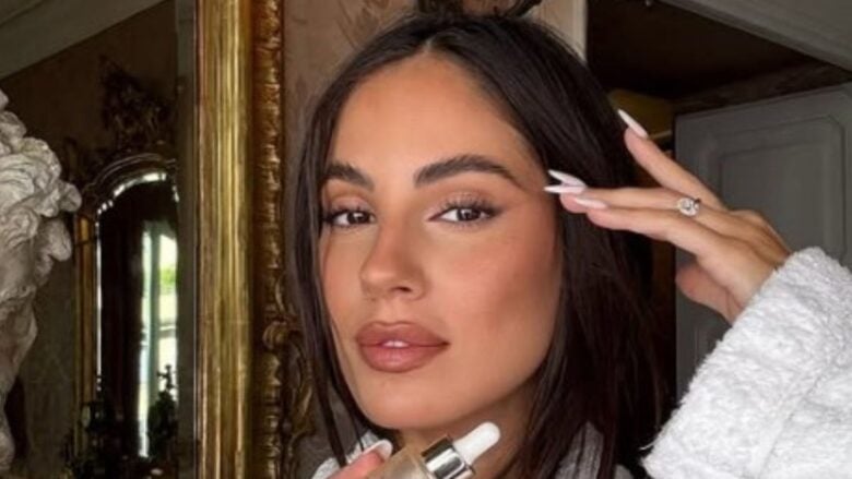 Giulia De Lellis, Look casual-chic da neo mamma con l’accessorio griffato che vale oltre 5 mila euro!