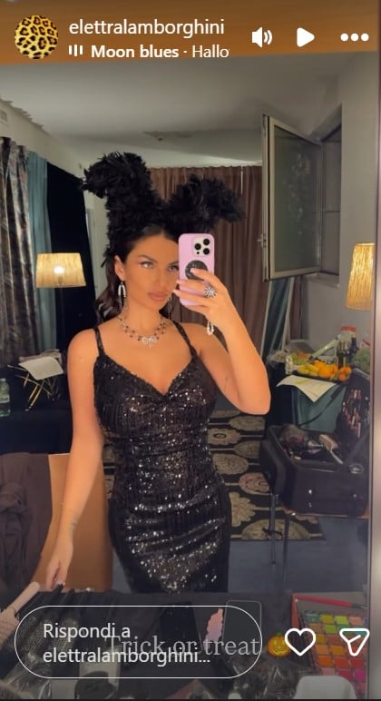 Elettra Lamborghini, Look da vera diva anche ad Halloween con paillettes e orecchie di piume!