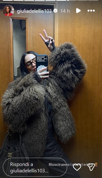 Giulia De Lellis, per i Look da tutti i giorni sceglie la borsa del momento: è griffata e costa un patrimonio! Giulia De Lellis, per i Look da tutti i giorni sceglie la borsa del momento: è griffata e costa un patrimonio!