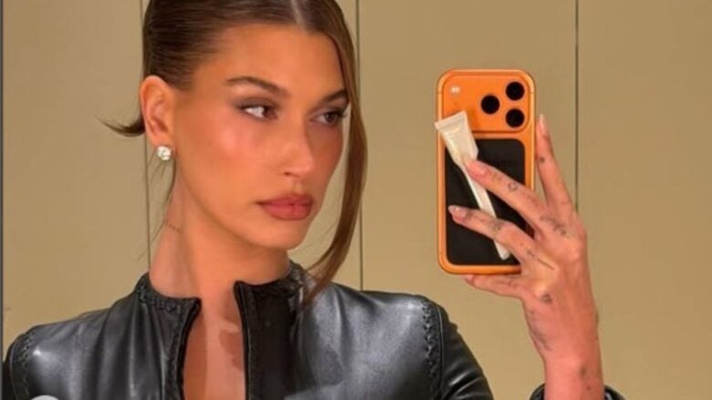 Hailey Bieber, per il suo birthday Look punta sul nero e su dettagli sexy FOTO