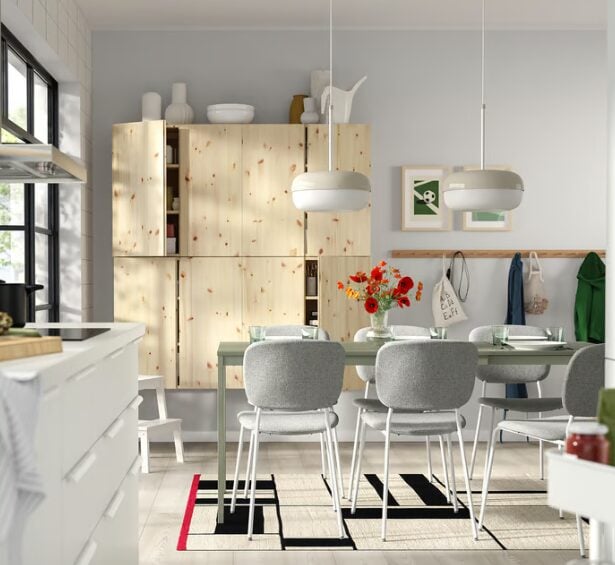 Set tavolo e sedie per rinnovare la zona dining: l’offerta insuperabile IKEA per il Natale!