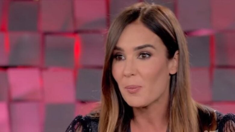 Silvia Toffanin brilla a Verissimo con il Look must di stagione firmato Dolce&Gabbana