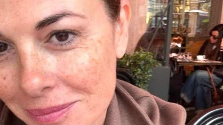 Vanessa Incontrada incanta tutti ad Amici con il tailleur tempestato di cristalli