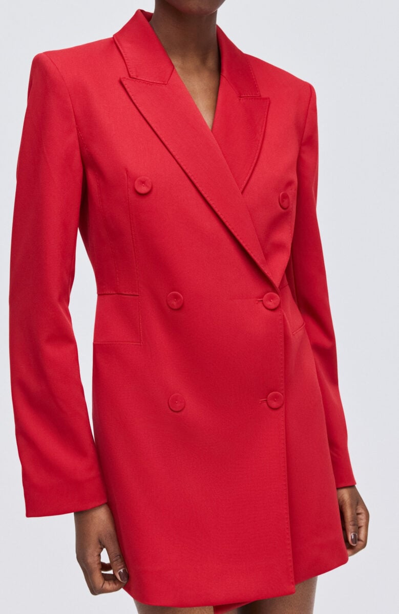 L’abito blazer rosso di H&M è il pezzo must di un Natale super chic! L’abito blazer rosso di H&M è il pezzo must di un Natale super chic!
