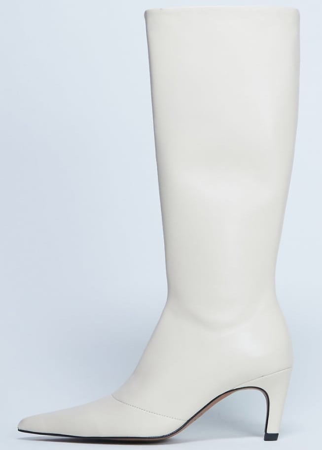 Pantone 2026, Cloud Dancer: 5 capi e accessori nel bianco più trendy del momento Pantone 2026, Cloud Dancer: 5 capi e accessori nel bianco più trendy del momento