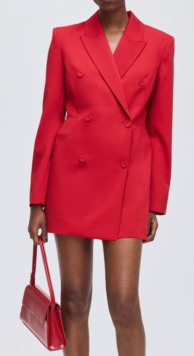 L’abito blazer rosso di H&M è il pezzo must di un Natale super chic! L’abito blazer rosso di H&M è il pezzo must di un Natale super chic!