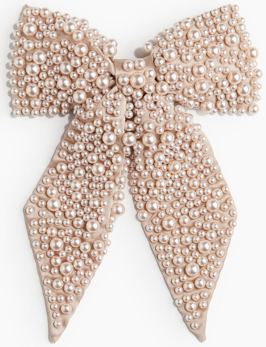 Date una scossa ai look natalizi sfoggiando questi accessori per capelli davvero irresistibili! Date una scossa ai look natalizi sfoggiando questi accessori per capelli davvero irresistibili!