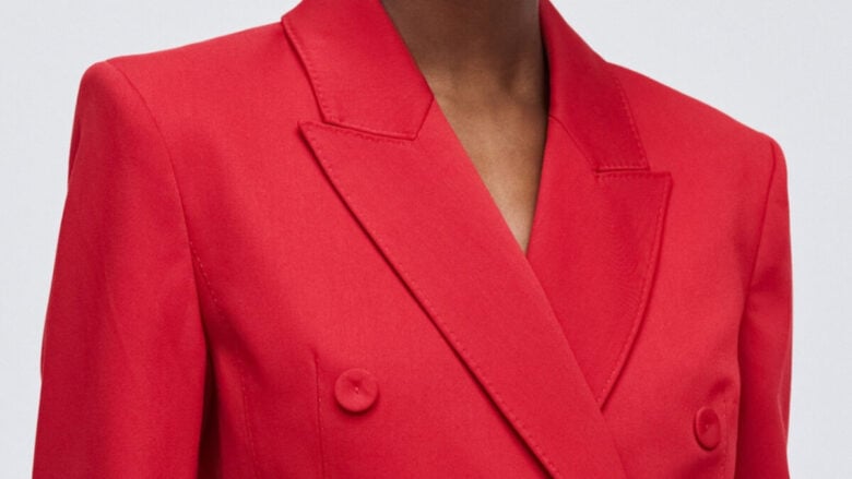 L’abito blazer rosso di H&M è il pezzo must di un Natale super chic!