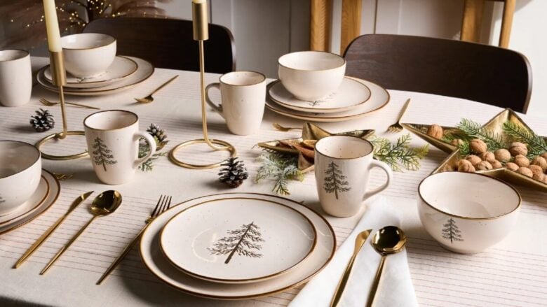 Servizi di piatti per Natale: i set di design per una tavola elegante e scenografica