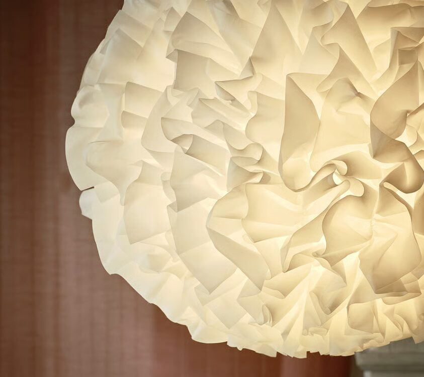 Arreda con il Pantone 2026 Cloud Dancer: il bianco luminoso e naturale che definisce il nuovo minimalismo caldo