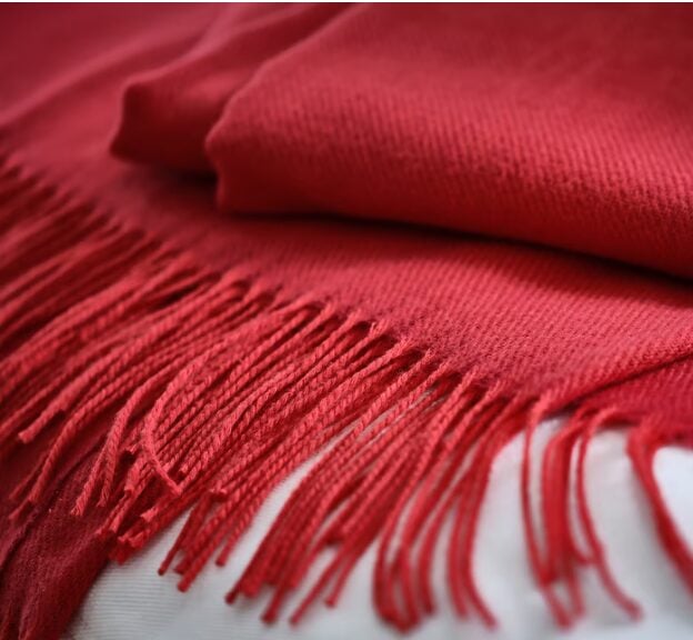 Decorare casa a Natale con il Rosso: 7 complementi IKEA per un’atmosfera calda e festiva Decorare casa a Natale con il Rosso: 7 complementi IKEA per un’atmosfera calda e festiva