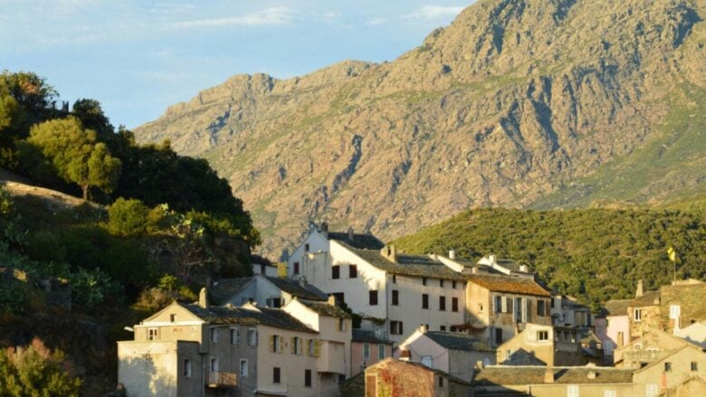Questo Borgo Sardo è la meta perfetta per un weekend di pausa pre-natalizio