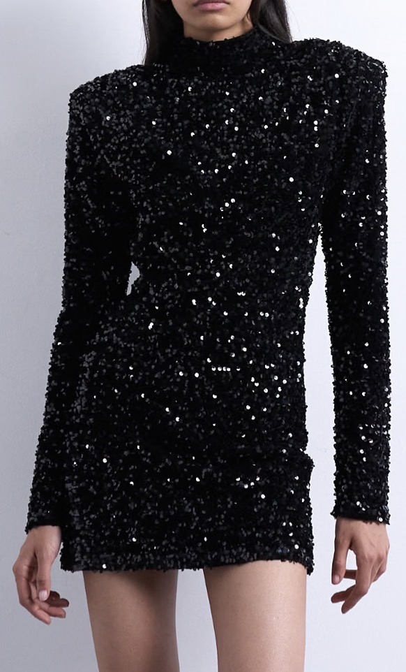 Abiti con spalline imbottite, il big comeback del Capodanno 2026