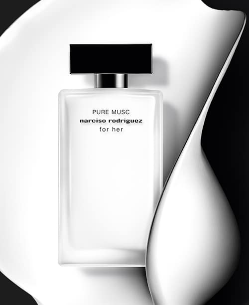 Skin scent: le fragranze che enfatizzano l’odore unico della pelle Skin scent: le fragranze che enfatizzano l’odore unico della pelle