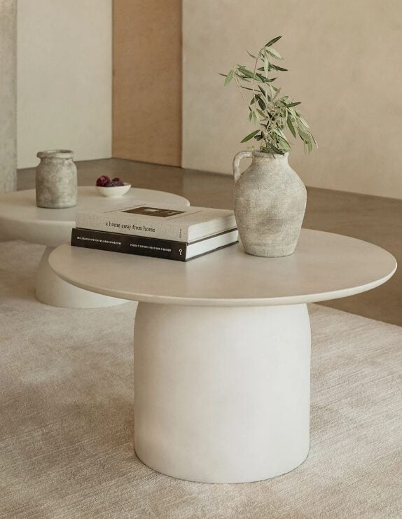 Arreda con il Pantone 2026 Cloud Dancer: il bianco luminoso e naturale che definisce il nuovo minimalismo caldo