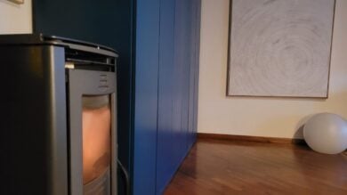 Stufa a pellet, attenzione a questi 5 errori: fanno aumentare consumi e costi!