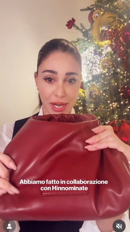 Belen Rodriguez lancia la borsa Hinnominate x Rebeya in edizione limitata per Natale: cosa è contenuto all’interno!