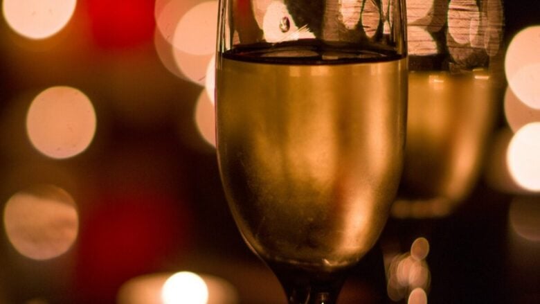 Capodanno 2026 in stile quiet luxury: idee di decorazione eleganti e senza eccessi