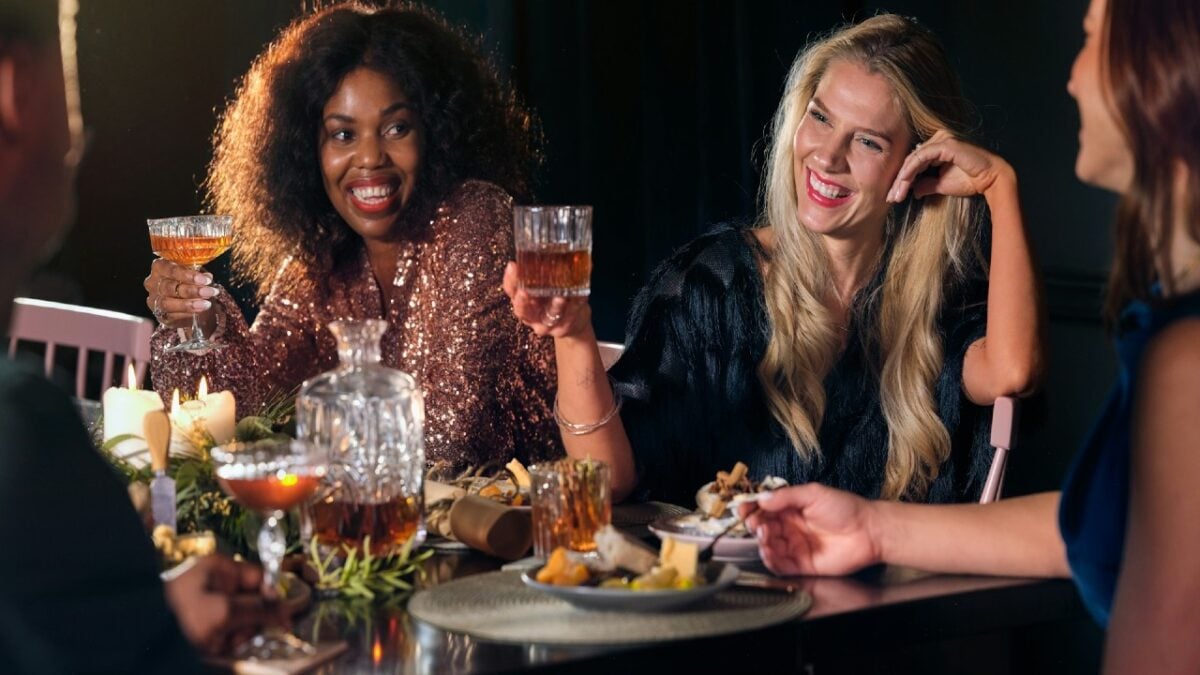 Il Make up giusto per le cene aziendali di Natale: idee e consigli per un look glamour senza eccessi Il Make up giusto per le cene aziendali di Natale: idee e consigli per un look glamour senza eccessi