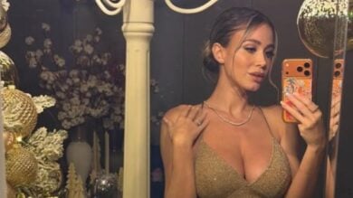 Diletta Leotta sfoggia il perfetto Look premaman per Natale con l’abito lungo scintillante!