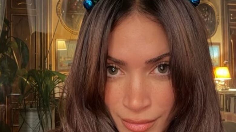 Elodie, a Natale con il completo in tartan griffato: ma quanto costa il total Look!