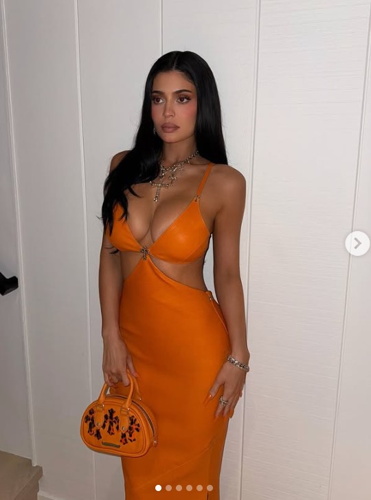 Kylie Jenner brilla sul red carpet alla première di Marty Supreme insieme al fidanzato Timothée Chalamet: il Look è matchy matchy! Kylie Jenner brilla sul red carpet alla première di Marty Supreme insieme al fidanzato Timothée Chalamet: il Look è matchy matchy!