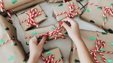 Le Unghie più belle da sfoggiare a Natale: 4 manicure per brillare durante le feste