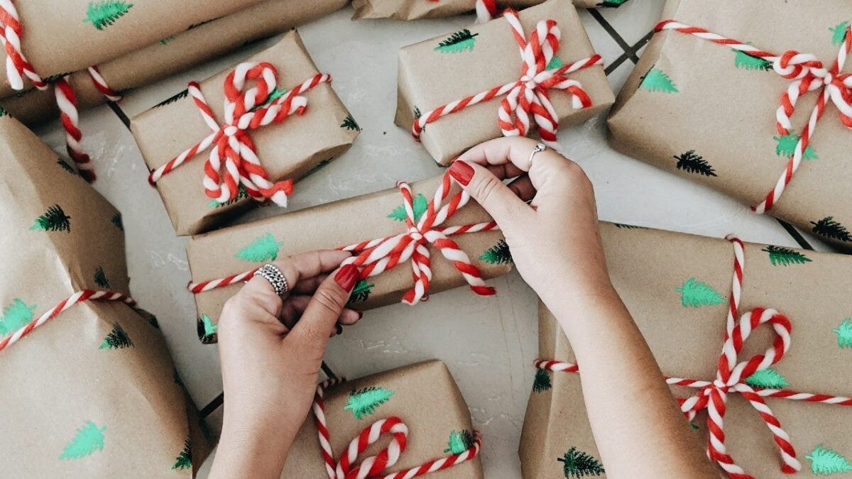 Le Unghie più belle da sfoggiare a Natale: 4 manicure per brillare durante le feste Le Unghie più belle da sfoggiare a Natale: 4 manicure per brillare durante le feste