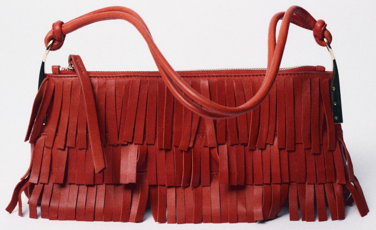 È firmata Mango la borsa con frange perfetta sia per l’Inverno che per la Primavera