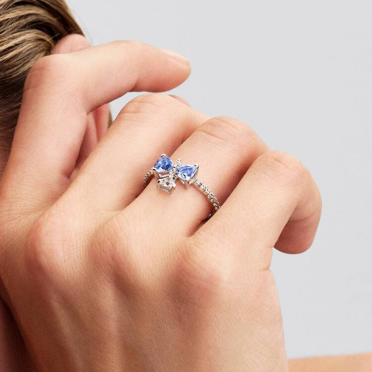 Bridgerton x Pandora: tutto sulla collezione di gioielli più attesa del momento!