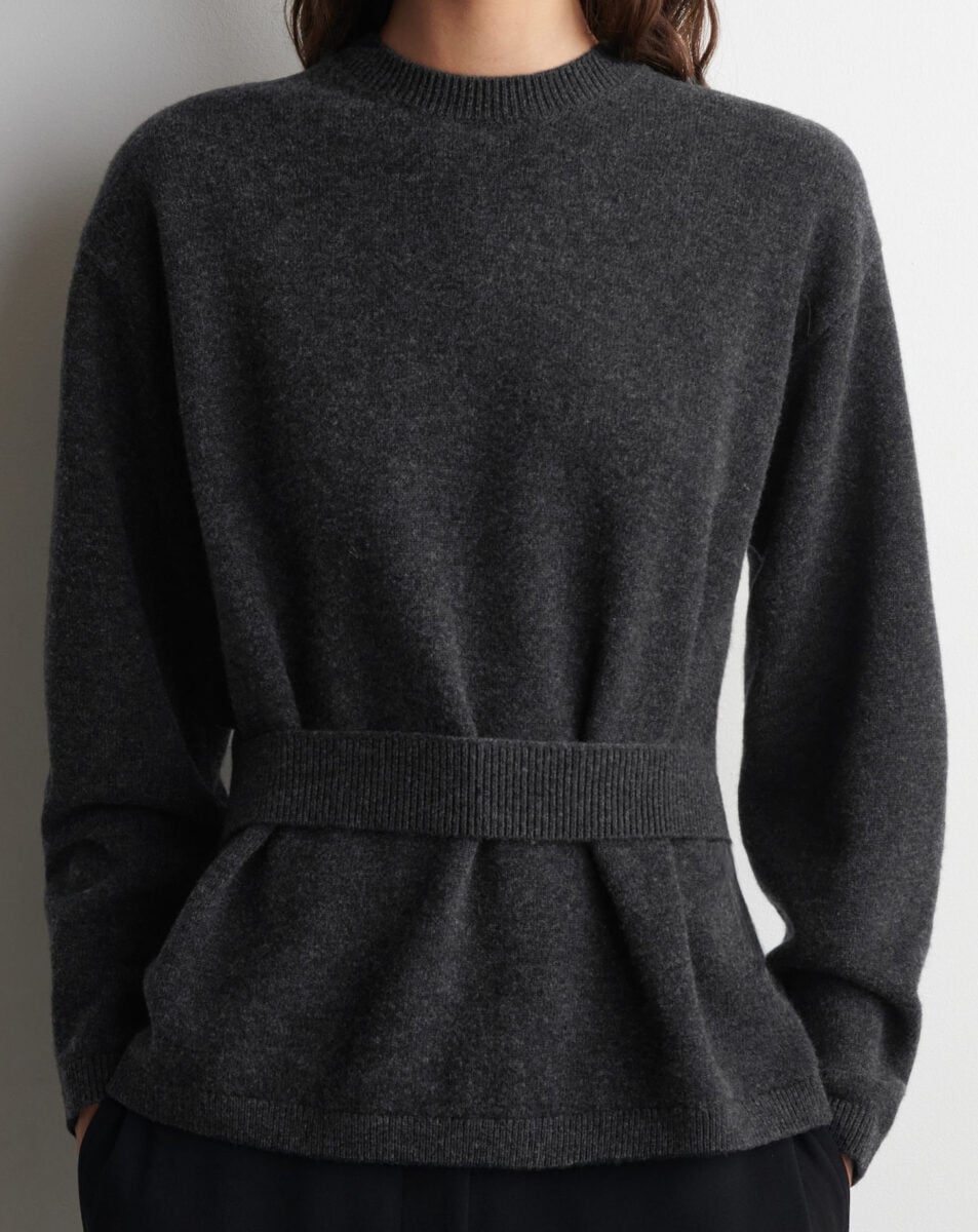 Sensuali e sofisticati: i maglioni con cintura che reinventano il look fashion della stagione invernale