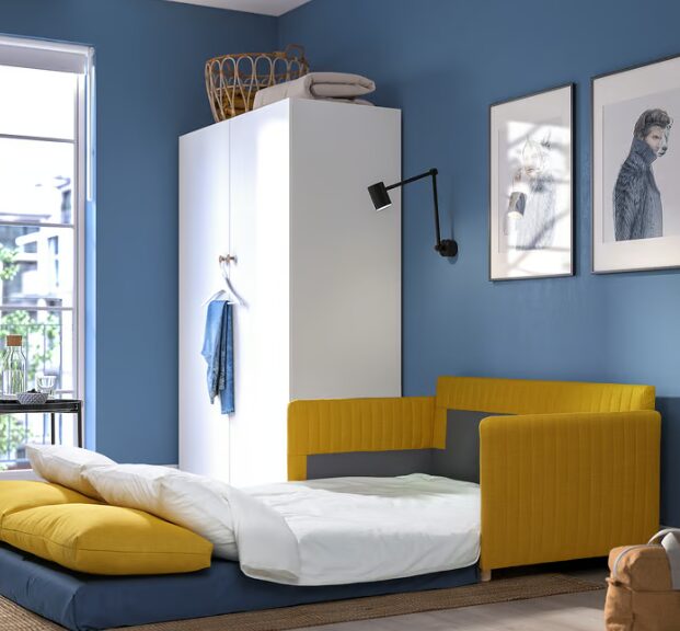 Piccolo, pop e conveniente: il divano letto IKEA perfetto per arredare il tuo monolocale Piccolo, pop e conveniente: il divano letto IKEA perfetto per arredare il tuo monolocale