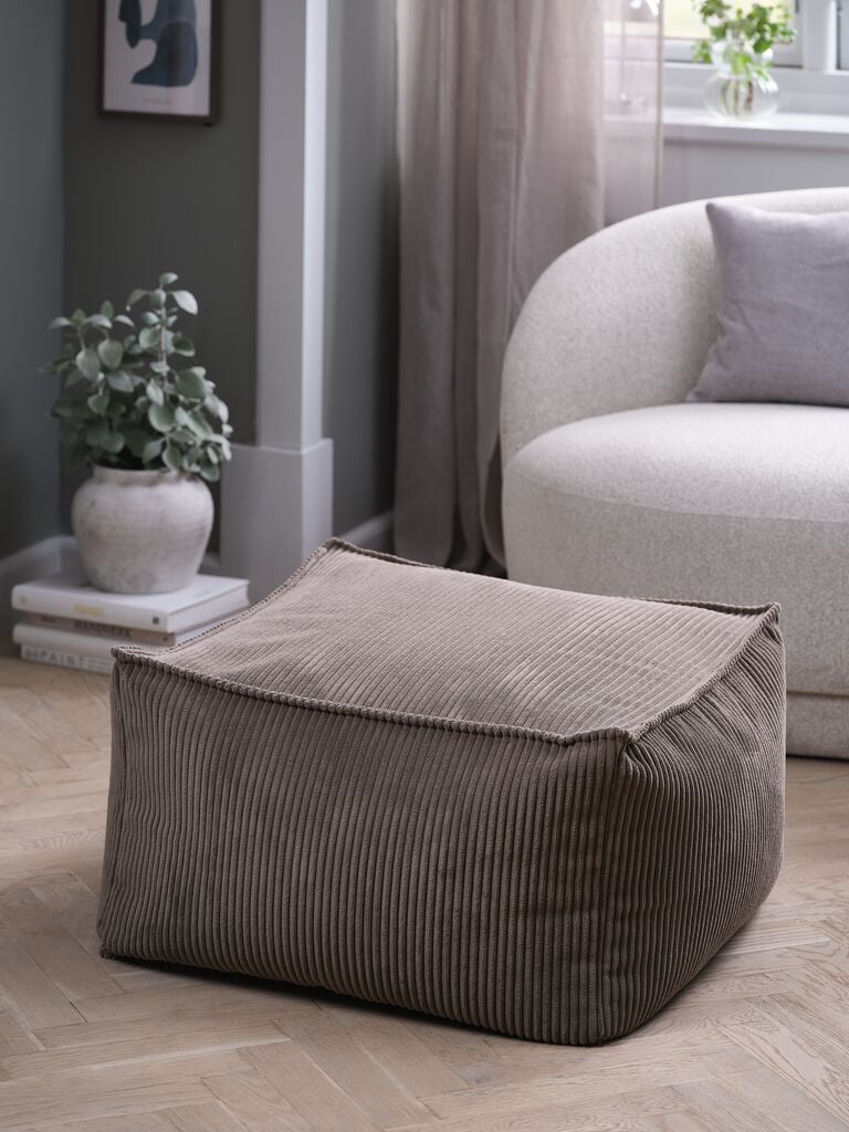 Velluto a coste: il tessuto must dell’arredamento 2026 che rivoluziona divani, poltrone e complementi d’arredo