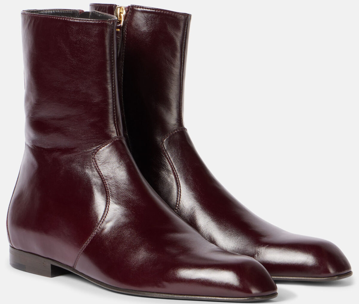 Stivaletti bordeaux: i modelli da avere subito e come abbinarli per dare una scossa ai tuoi look invernali!