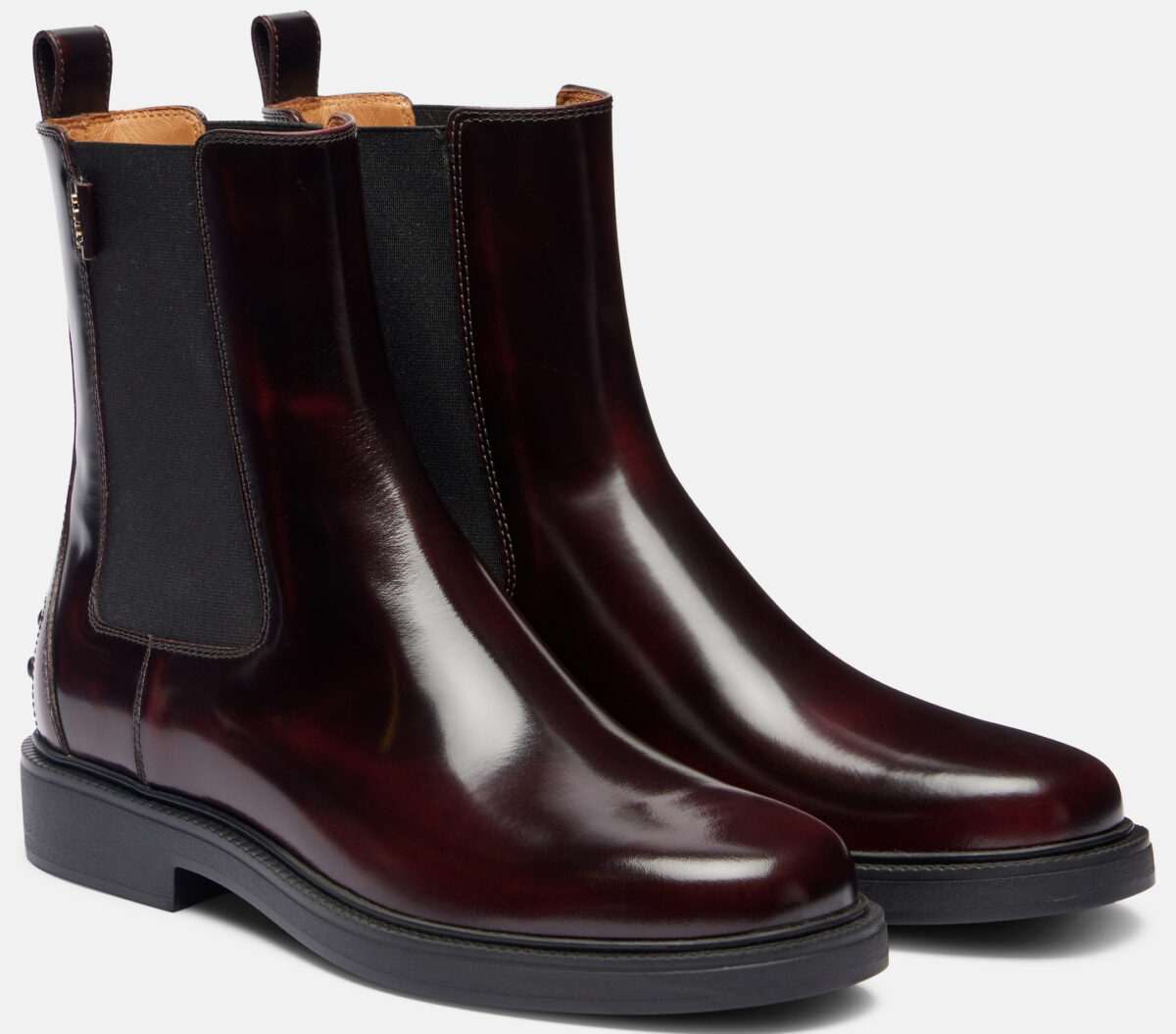 Stivaletti bordeaux: i modelli da avere subito e come abbinarli per dare una scossa ai tuoi look invernali!