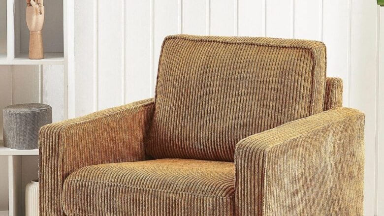 Velluto a coste: il tessuto must dell’arredamento 2026 che rivoluziona divani, poltrone e complementi d’arredo