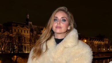 Chiara Ferragni, a Parigi con una mini bag gioiello firmata Schiaparelli che costa quasi 10 mila euro!