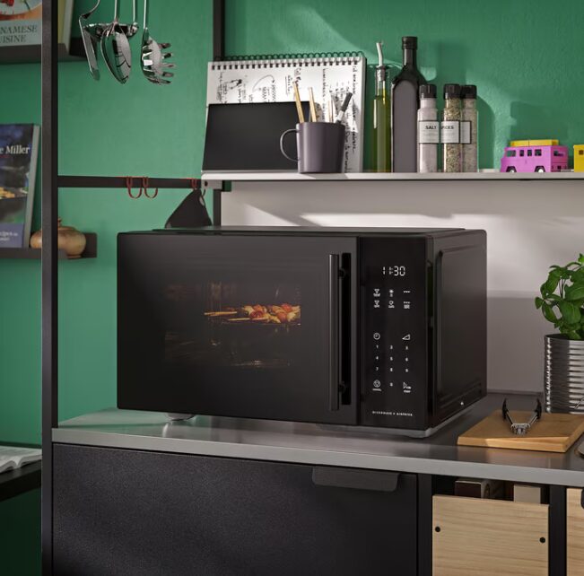 Microonde e Friggitrice ad Aria 2 in 1: la soluzione salvaspazio IKEA che fa risparmiare