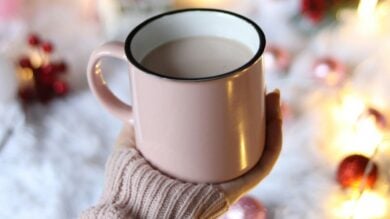 Le tazze più belle per servire cioccolata calda e tè negli ultimi giorni di Festa fino alla Befana