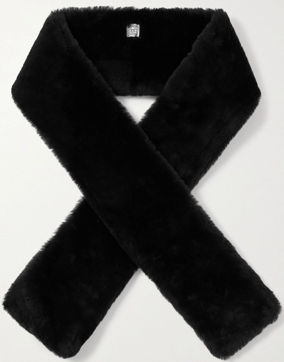 Calde e trendy, le sciarpe furry sono il vero must have dell’Inverno