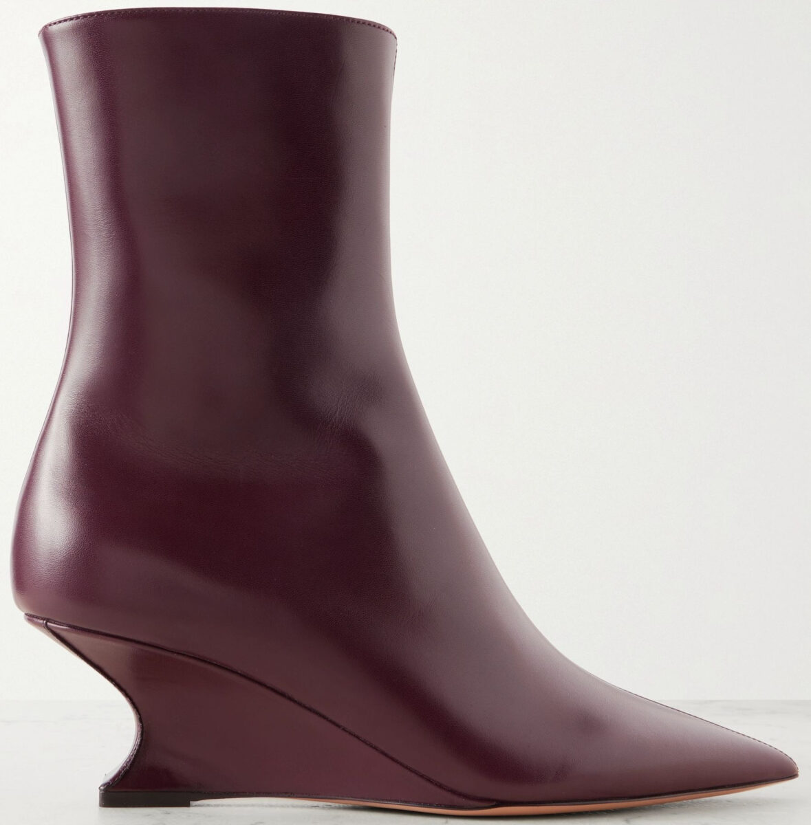 Stivaletti bordeaux: i modelli da avere subito e come abbinarli per dare una scossa ai tuoi look invernali!