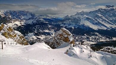 Da Cortina a St Moritz, ecco le mete chic in cui godersi un weekend in montagna sulla neve