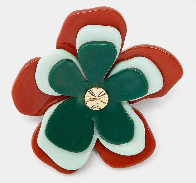 Dai una scossa ai look invernali indossando queste spille. Ricercate e alla moda! Dai una scossa ai look invernali indossando queste spille. Ricercate e alla moda!