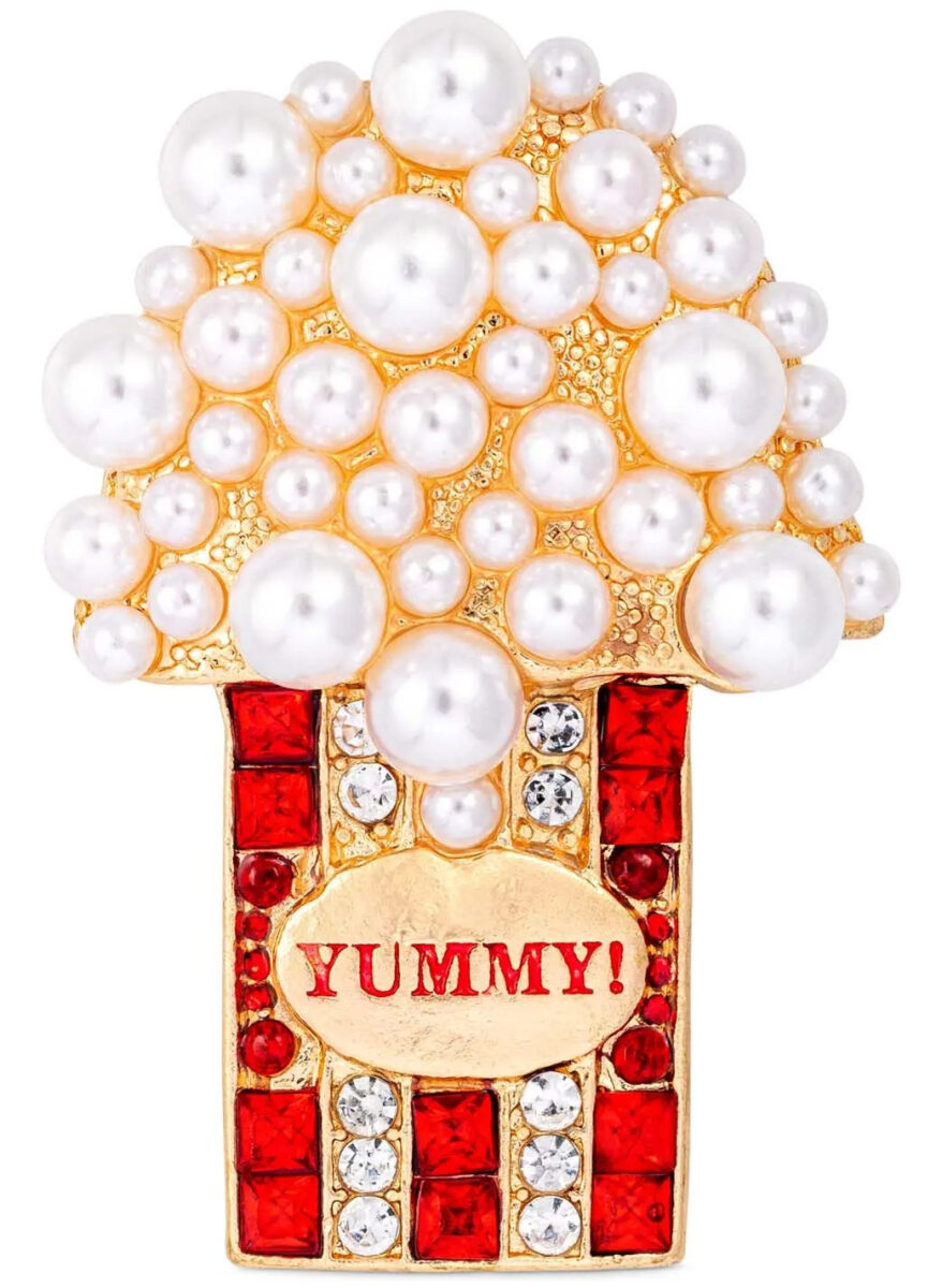 Dai una scossa ai look invernali indossando queste spille. Ricercate e alla moda! Dai una scossa ai look invernali indossando queste spille. Ricercate e alla moda!