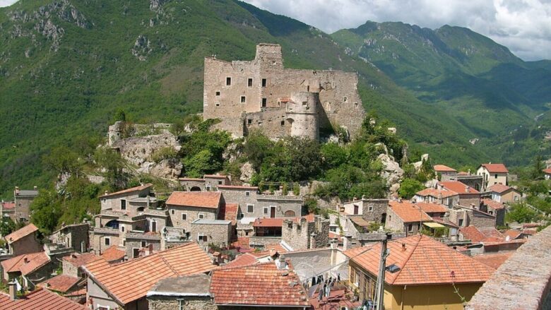Questo borgo Ligure in provincia di Savona ti porta davvero indietro nel tempo