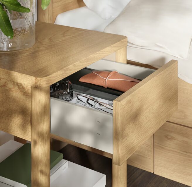 Il comodino IKEA che sembra di design: il mobile smart che rinnova la camera da letto
